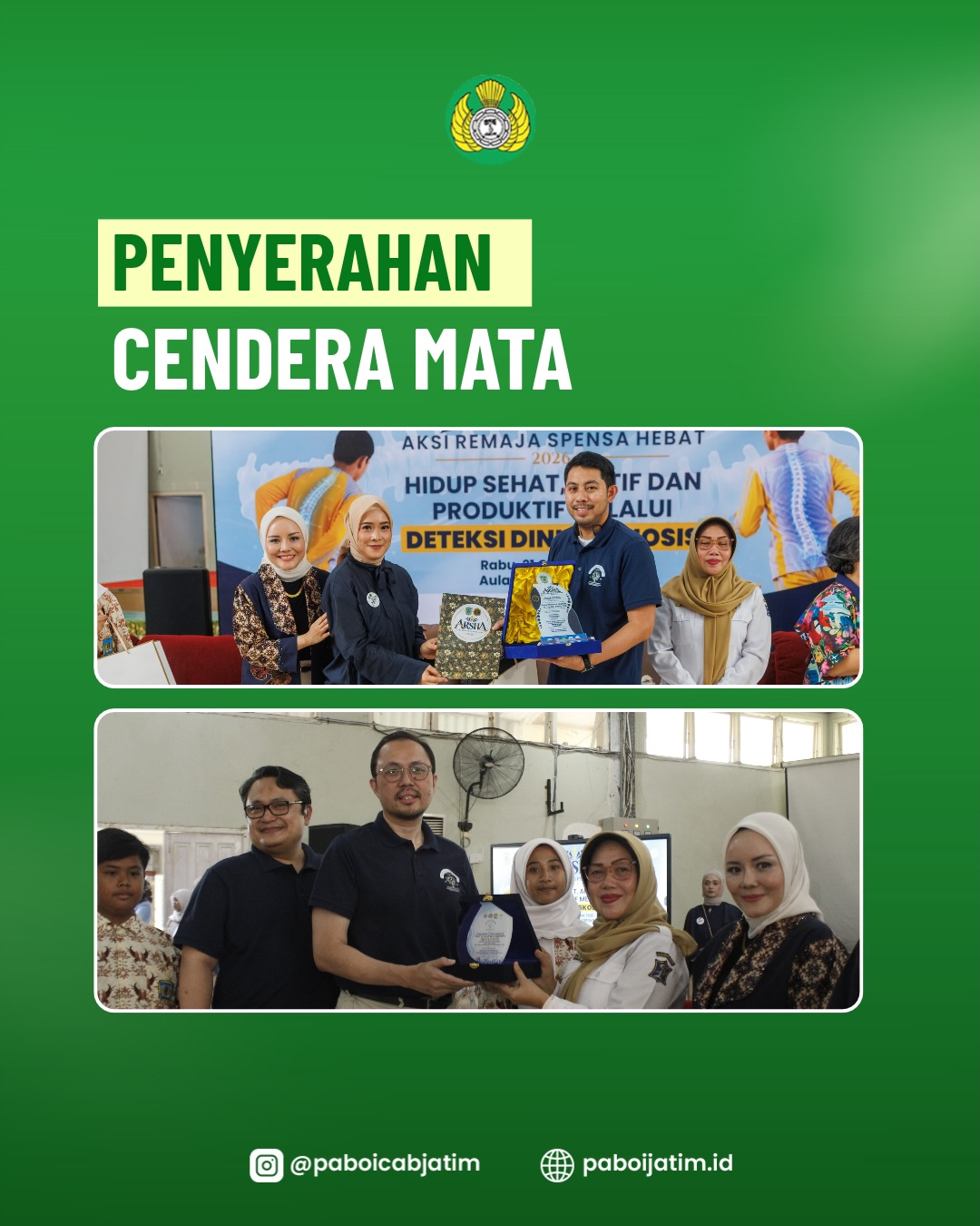 Penyerahan plakat dan cindera mata sebagai bagian dari rangkaian kegiatan