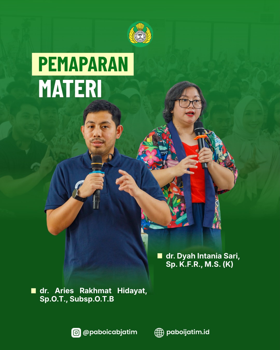 dr. Aries Rakhmat Hidayat menyampaikan materi edukasi skoliosis kepada siswa SMP Negeri 1 Surabaya
